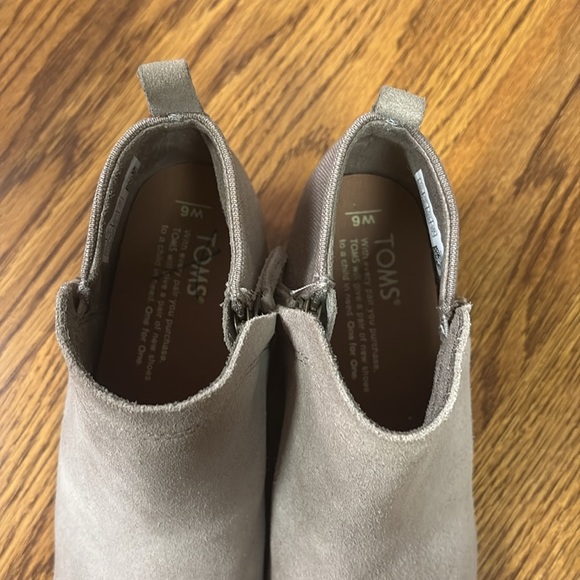 Toms Deia ankle bootie soft suede wool taupe beige block low heel zipper 6 - Picture 15 of 16